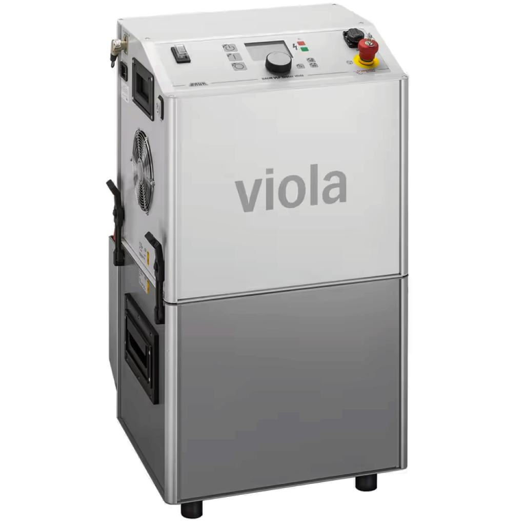 Técnico realizando diagnóstico de cable MT con instrumentos TerraEnergy.